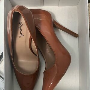 Elegant Brown Pumps